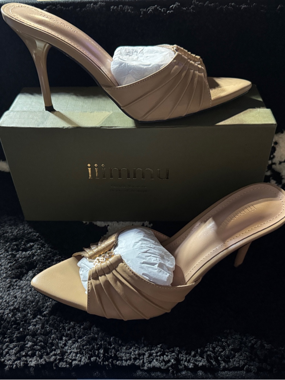 New in box iiimmu Nude Pleated Pointed-Toe Heels